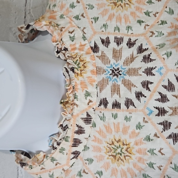 Ruffle shoulder boho top - Picture 4 of 8